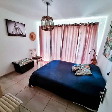 Appartement Les Iris T2 En Centre Le Lavandou
