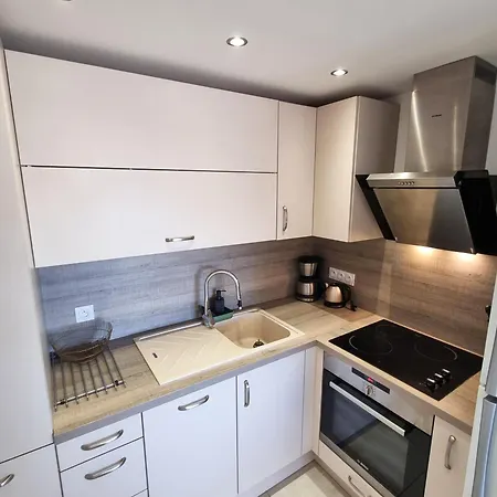 Appartement Les Iris T2 En Centre Le Lavandou